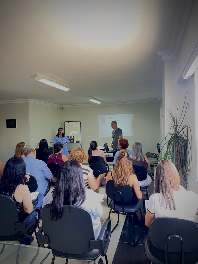 Participantes em workshop presencial