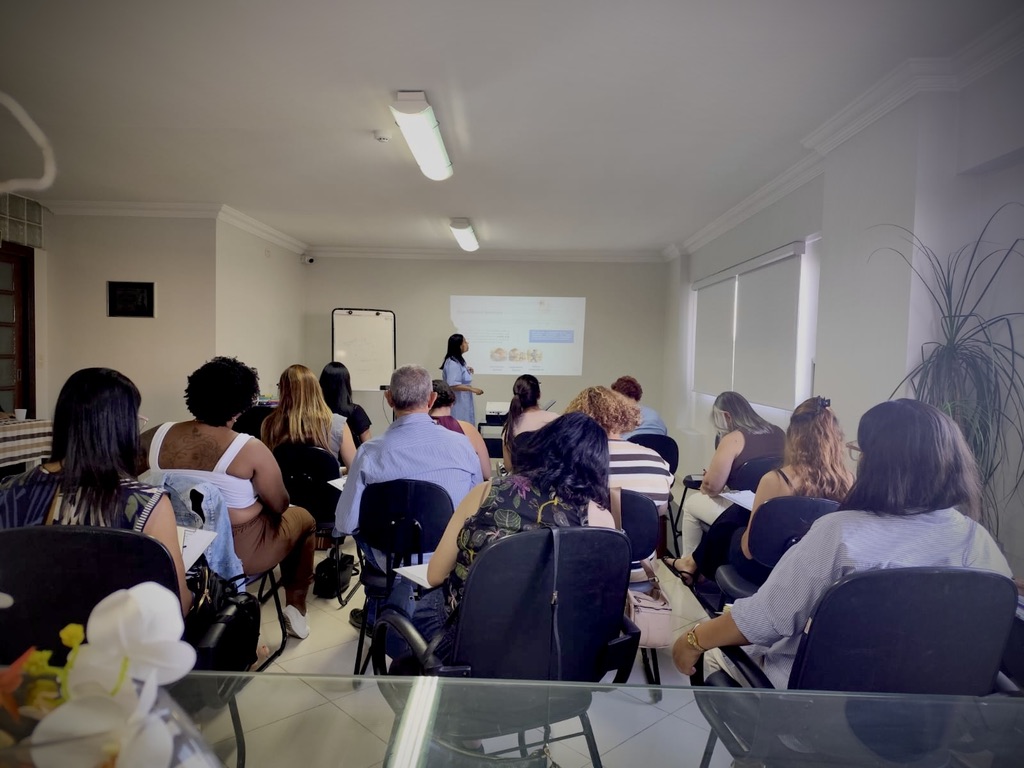 Instrutores durante encontro presencial